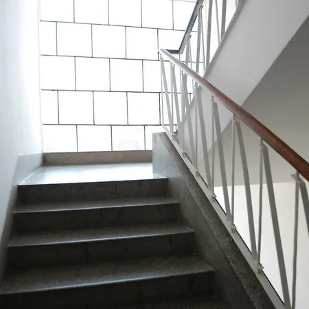 Sunny Little Flat In City Center Jukan 图兹拉