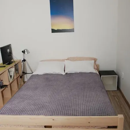 Sunny Little Flat In City Center Jukan