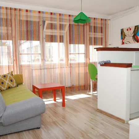 Sunny Little Flat In City Center Jukan *